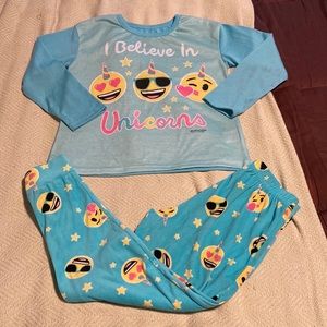 Girls Emoji Themed Pajamas by Emoji The Iconic Brand. EUC!